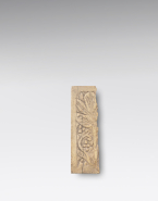 Fragment de plaque : décor de pampres de vigne et de feuillage