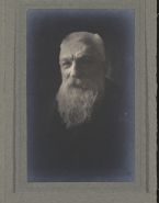 Portrait de Rodin coiffé en brosse