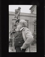 Rodin flou, Adam à l'arrière-plan