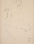 Femme nue assise sur les talons vers la droite, les avant-bras levés