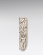 Fragment de plaque : Dionysos et jeune satyre ?