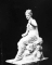 Figurine féminine assise sculptée
