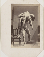 Deux modèles masculins nus posant pour Caïn et Abel de Falguière