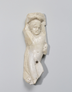 Fragment de relief : Dionysos avec tête de panthère en bas à droite A gauche, tete d'enfant, satyre?