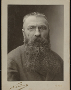 Portrait de Rodin coiffé en brosse avec des lorgnons