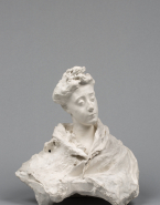 Marie Fenaille, buste drapé, la tête relevée, légèrement tournée à droite